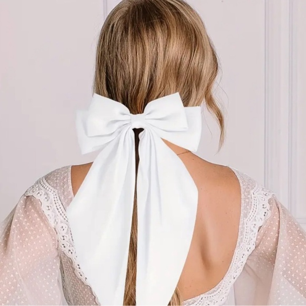 Boutique 9 White Hair Bow